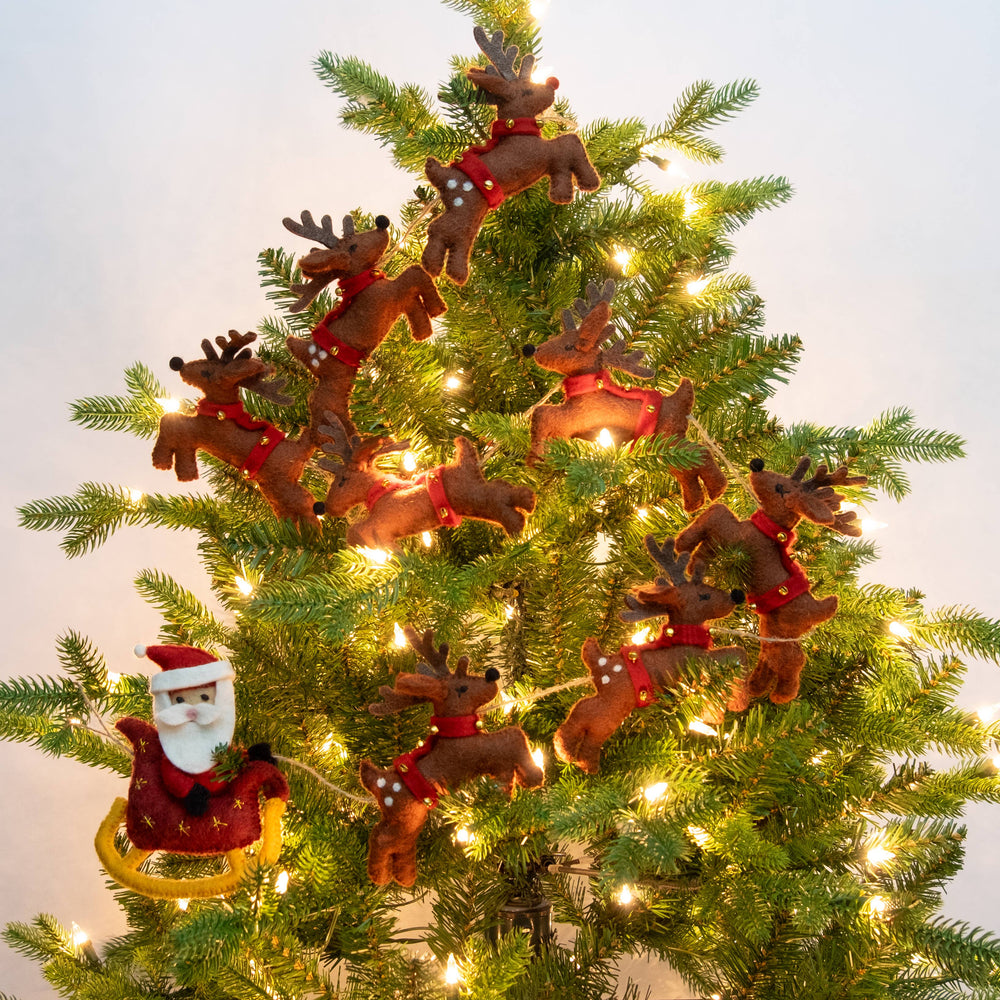 Santa's Sleigh and Reindeer Garland