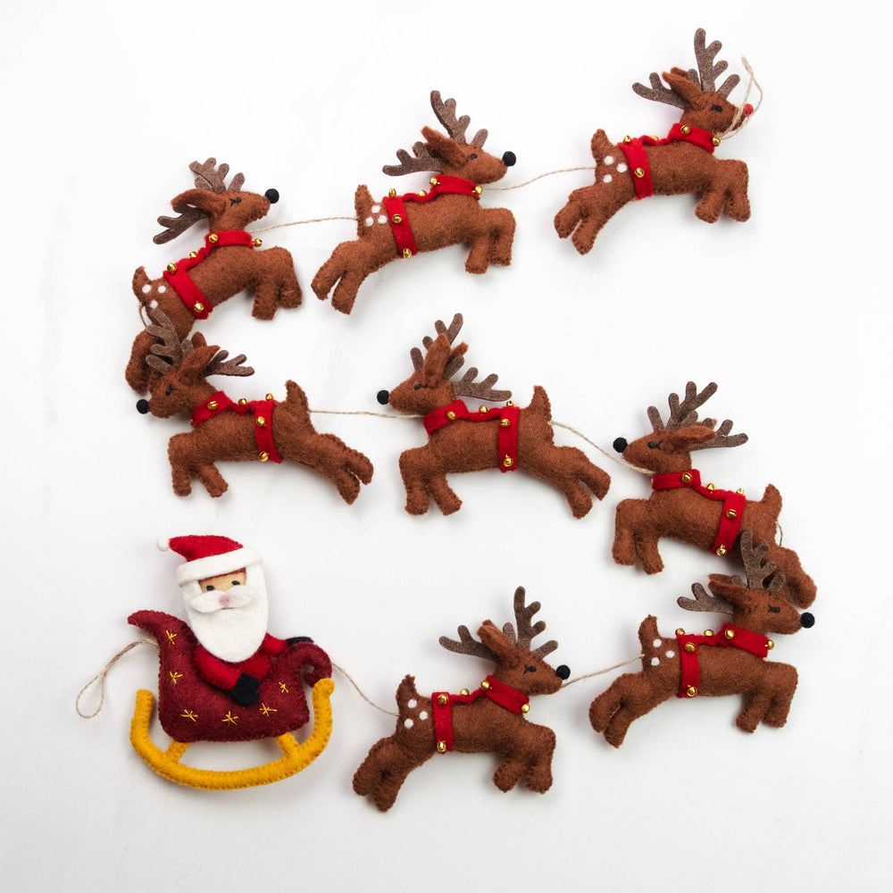 Santa's Sleigh and Reindeer Garland