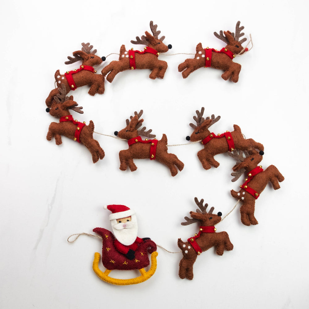 Santa's Sleigh and Reindeer Garland