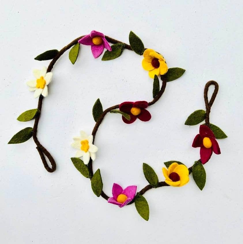 
                
                    Load image into Gallery viewer, Felt Flower Garland
                
            