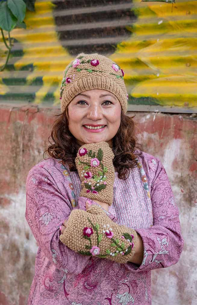 Floral Embroidered Fingerless Gloves