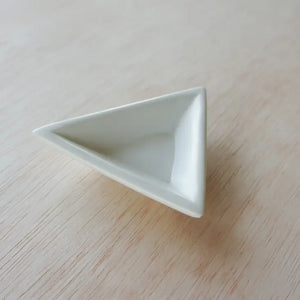
                
                    Load image into Gallery viewer, Natural Triangle Dish
                
            