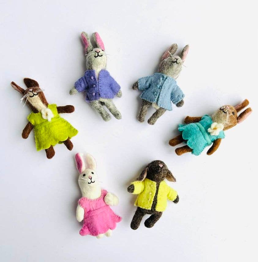 
                
                    Load image into Gallery viewer, Felt Easter Bunny Finger Puppets
                
            