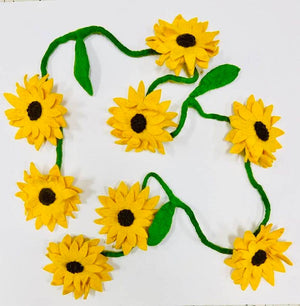 
                
                    Load image into Gallery viewer, Felt Sunflower Garland
                
            