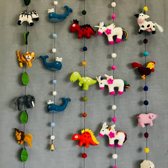 
                
                    Load image into Gallery viewer, Felted Garland
                
            