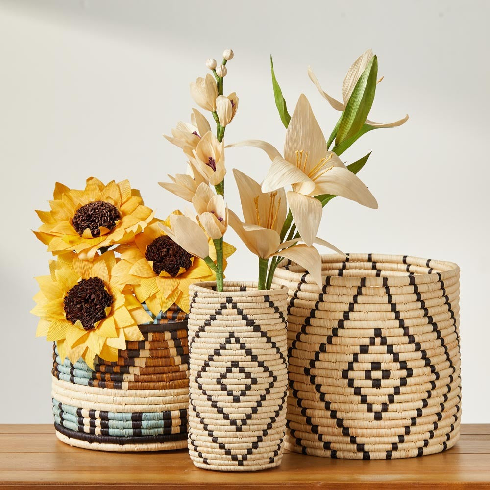 
                
                    Load image into Gallery viewer, Matope Raffia Plant Basket
                
            