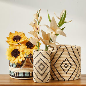 
                
                    Load image into Gallery viewer, Matope Raffia Plant Basket
                
            
